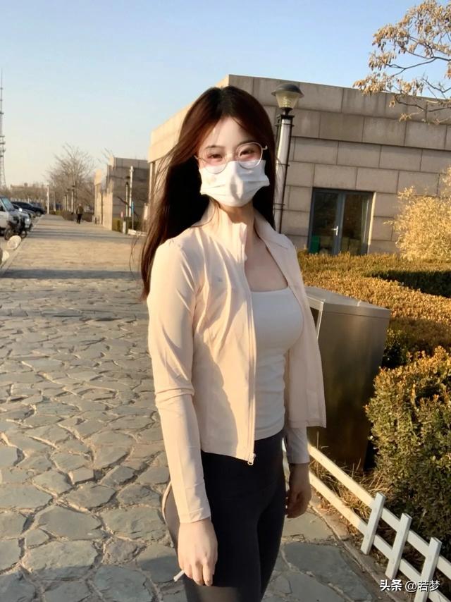 绝色美女阳光下自拍摄影写真