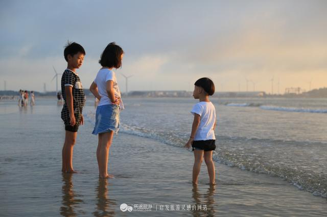 风车海湾，我和美女们观潮弄海抓章鱼！