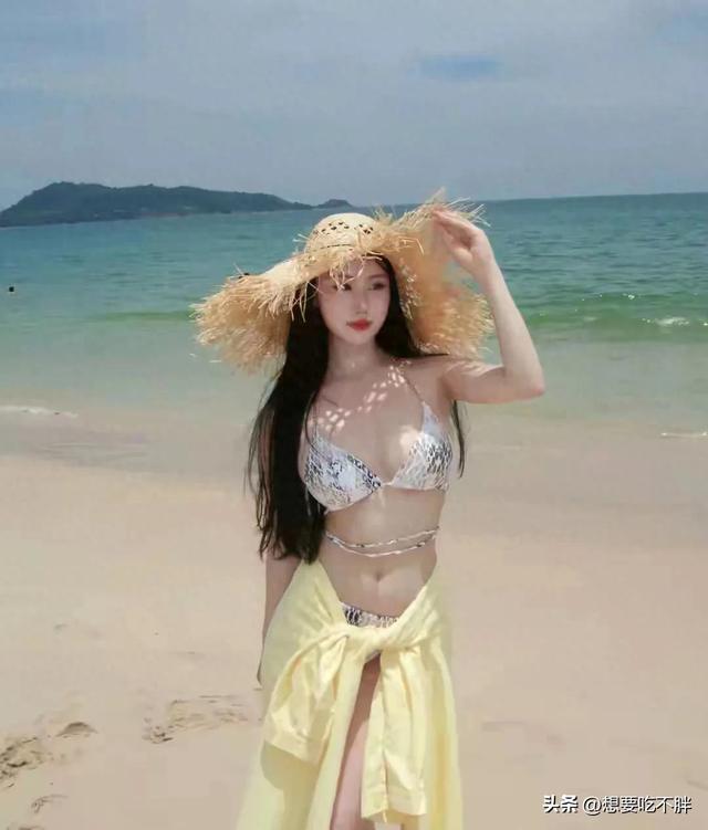 夏日炎炎，激情狂欢，美女与海的绝美合影写真赏析！