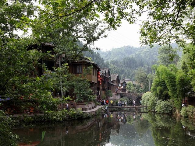 中国最怪的城市：一年有300多天都在下雨，盛产美女个个肤白貌美