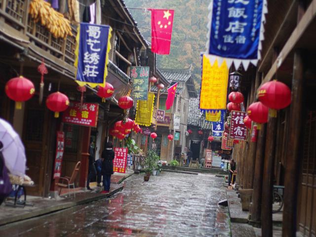 中国最怪的城市：一年有300多天都在下雨，盛产美女个个肤白貌美