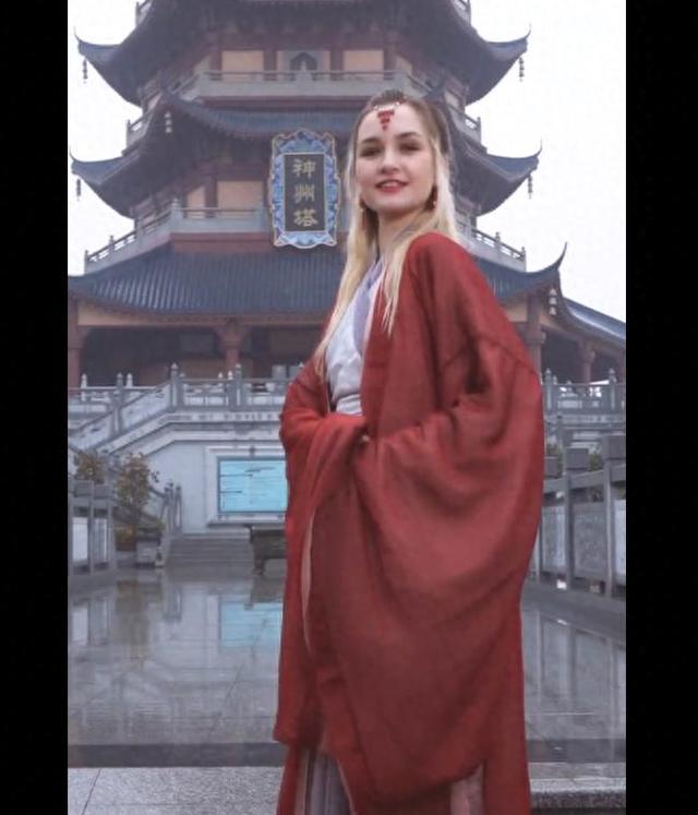 意大利超模伯妮：放弃事业嫁广东，混血女儿特漂亮，还想生二胎！