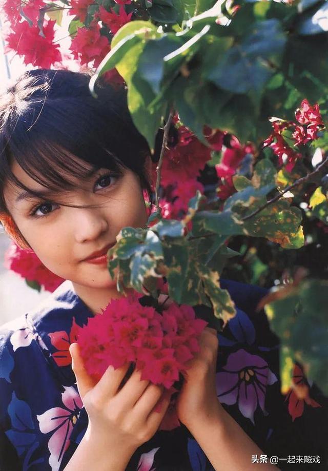 “日本性感女神”道重沙由美，宛若初恋美少女