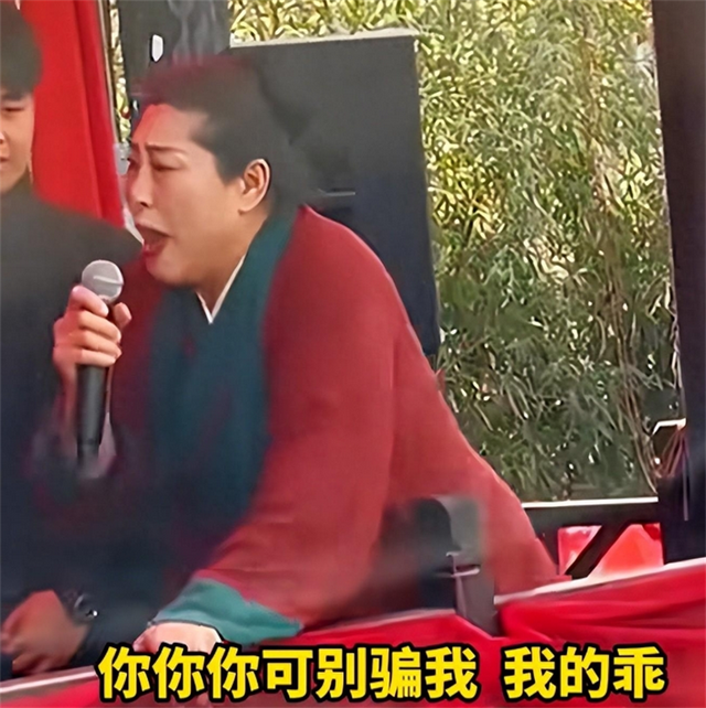 这次，在开封牵手成功后秒变脸的美女主播，“底裤”都快被扒光了