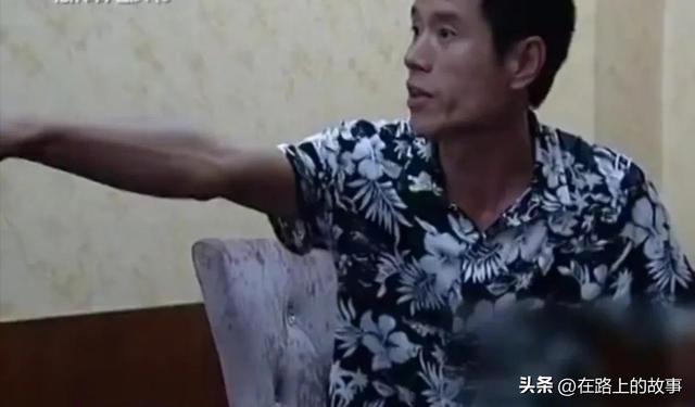 洗脚妹爱上假老板，意外怀孕后惨遭抛弃，男子：见你一次打你一次