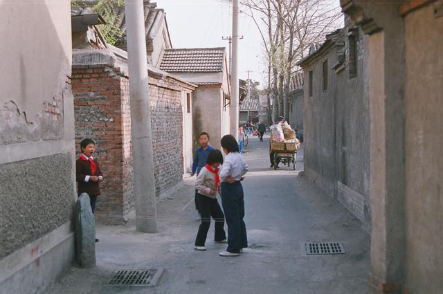 那年东北出差，遇见35岁美女民宿老板娘，临走她突然拉住我的手！