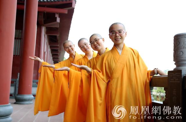 女学僧生活照！不仅有高颜值 还有高学历