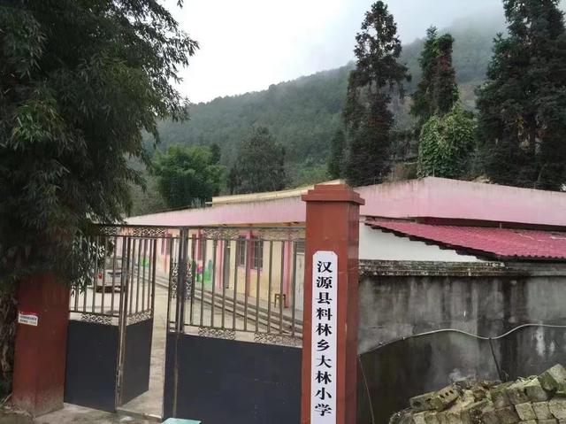 曾每天走十多公里山路往返学校，这名15岁彝族少年考入华东师大