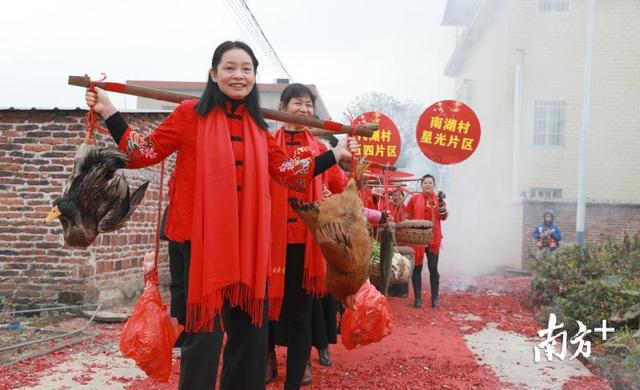 为了这件事，仁化这个村300名外嫁女相约回娘家