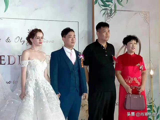 天津小伙，和网恋一年结婚，婚后过着幸福的二人世界