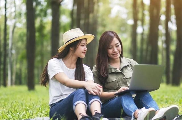 别叫女人为美女了，已经过时，现在呢流行这3种称呼。