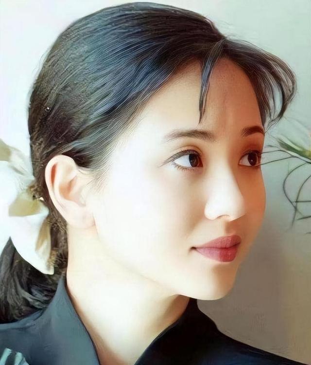 江南第一美女陶慧敏：稀里糊涂嫁人，内心最亏欠的就是女儿