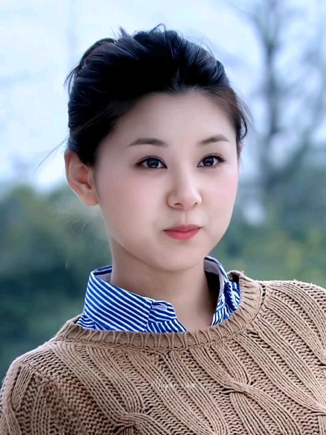 美女演员李小萌：与王雷相爱15年从不拍吻戏，如今38岁却宛如少女