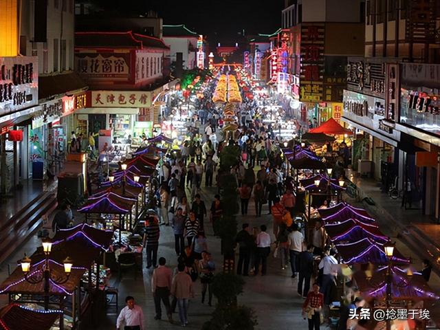 日本到底能有多开放？看看街头的美女夜生活，这场景国内少见呀！