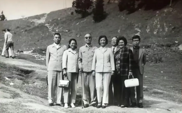 新四军“第一美女”李又兰,丈夫是开国上将，女婿官至正国级。