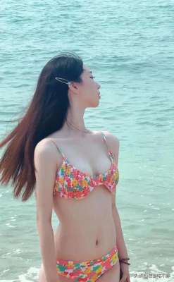 美女进海底(别样海边风情，带你领略绚丽海洋世界)