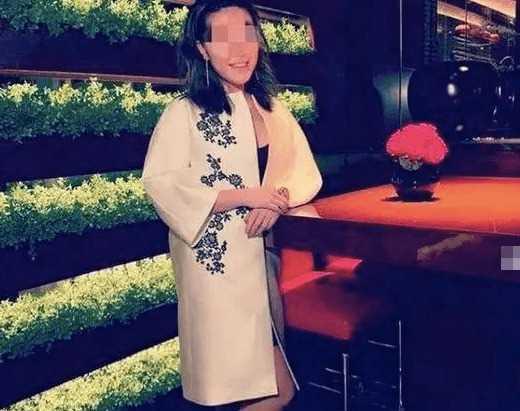 郭晶晶闺蜜裸身抱5个月女儿跳楼自杀，全网炸了：藏不住了，事情