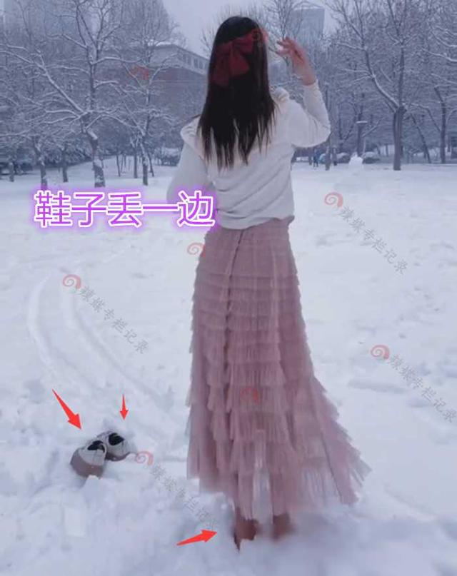 河南：女子在雪地上赤脚跳舞，为了走红不怕挨冻，网友：半吊子