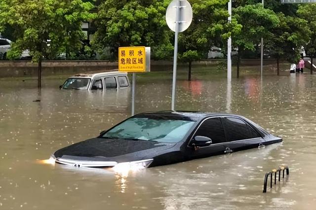 二手车市场一片凄凉，卡宴15万没人要，宝马5系10万一大片