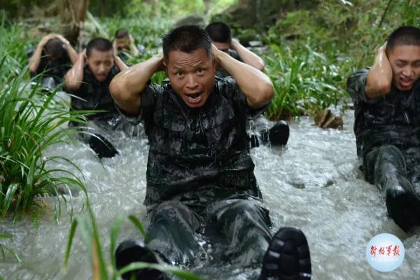 二等功！三写延期服役申请，这个“半百兵王”火了